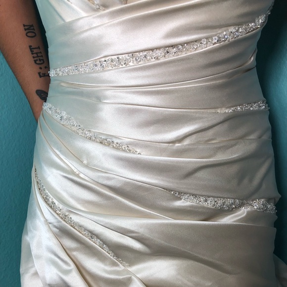 Wedding Dress - Picture 4 of 5